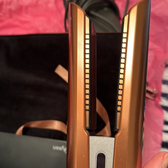 Dyson flat iron - Picture 4 of 7